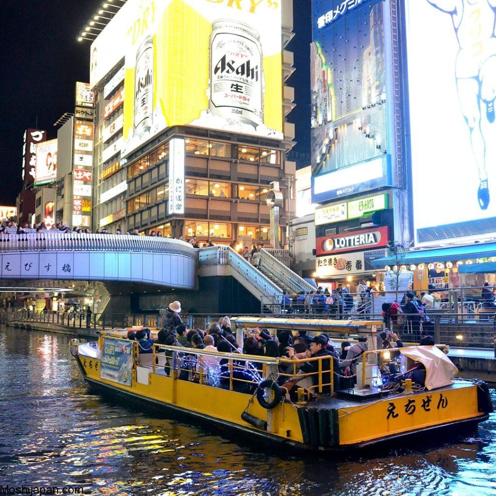 Guide to Tombori River Cruise in Osaka in Japan 3